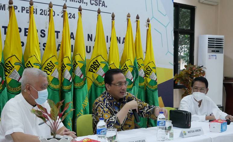 Ketua Umum PP PBSI, Agung Firman Sampurna (tengah) saat kunjungan ke Pelatnas, Cipayung, Jakarta Timur. (Foto: PP PBSI)