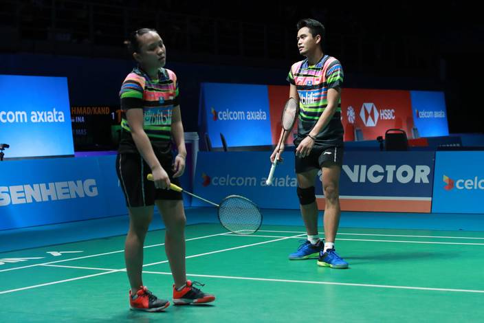 Ekspresi kekecewaan Tontowi Ahmad/Winny Oktavina Kandow (Indonesia).