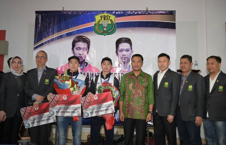 Kevin/Marcus bersama Menpora Imam Nahrawi dan Pengurus PP PBSI