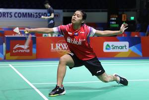 Gregoria Mariska Tunjung (Indonesia) menyambut pengembalian.