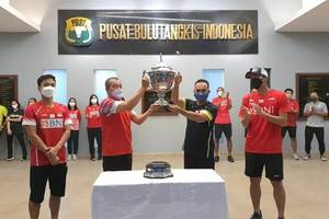 Trofi Piala Thomas tiba di Indonesia dengan terlebih dulu masuk di Pelatnas PBSI (Humas PP PBSI)