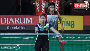 Ihsan Adam Wirawan/Dea Putri Wales (PB Keshab Timur Samarinda/PB AIC Badminton Academy) melepaskan serve.