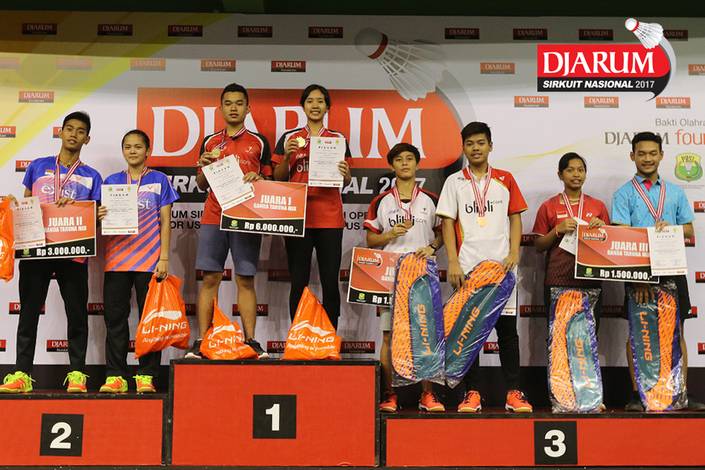 Podium Juara Ganda Campuran Taruna Djarum Sirnas Li-Ning Jawa Tengah Open 2017