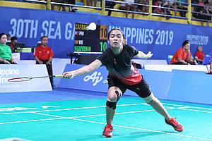 Gregoria Mariska Tunjung (Indonesia) bersiap menghadang pengembalian.