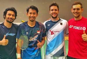 Ganda putra Jerman, Mark Lamsfuss/Marvin Seidel (kanan) bersama dua pemain Indonesia, Berry Angriawan/Rian Agung Saputro. (Foto: dok pribadi Mark Lamsfuss - @marklamsfuss)