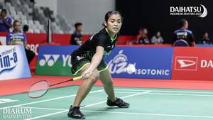 Gregoria Mariska Tunjung (Indonesia) bersiap menghadang serangan.