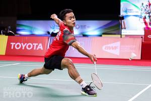 Tunggal putra Indonesia, Anthony Sinisuka Ginting bersiap menyambut pengembalian. (Copyright: Badmintonphoto | Courtsey of BWF)