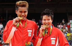 Peraih medali emas Olimpiade Rio de Janeiro 2016, Tontowi Ahmad/Liliyana Natsir (Indonesia). (Foto: BWF)