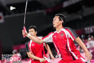 Hendra Setiawan/Mohammad Ahsan (Indonesia) bersiap menghadang pengembalian. (Foto: BADMINTONPHOTO - Shi Tang)