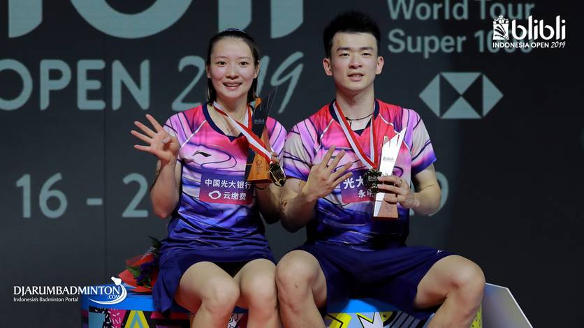 Zheng Siwei/Huang Yaqiong (China) the champion of the Mixed Doubles Event of Blibli Indonesia Open 2019.