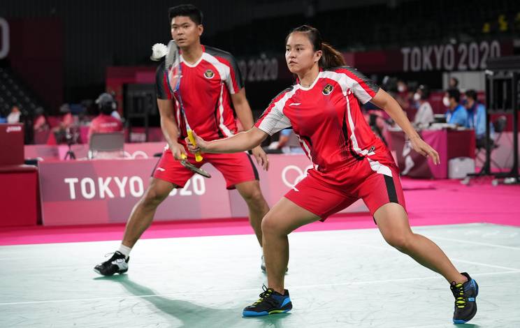 Praveen Jordan/Melati Daeva Oktavianti (Indonesia) mengembalikan shuttlecock. (Foto: BADMINTONPHOTO - Shi Tang)