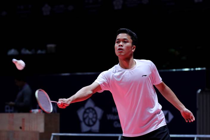 Anthony Sinisuka Ginting (Indonesia) saat melakukan sesi latihan di Tianhe Gymnasium, Senin (9/12).