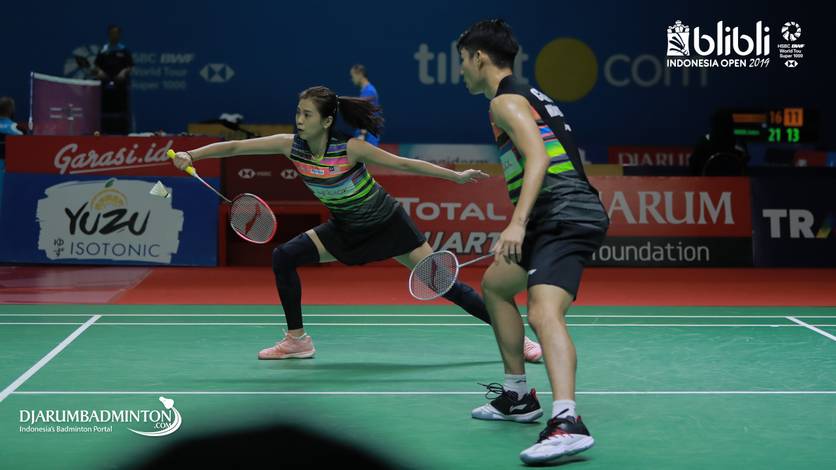 Chan Peng Soon/Goh Liu Ying (Malaysia) anticipating return shots