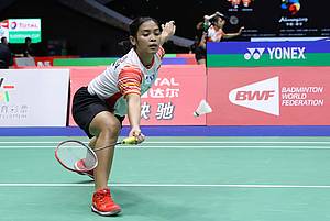 Gregoria Mariska Tunjung (Indonesia) menyambut pengembalian.