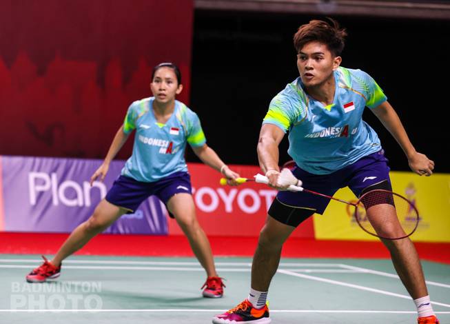 Ganda campuran Indonesia, Adnan Maulana/Mychelle Chrystine Bandaso bersiap menghadang serangan. (Copyright: Badmintonphoto | Courtesy of BWF)