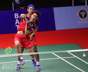 Ganda putra Indonesia, Fajar Alfian/Muhammad Rian Ardianto melepaskan serangan. (Copyright: Badmintonphoto | Courtesy of BWF)