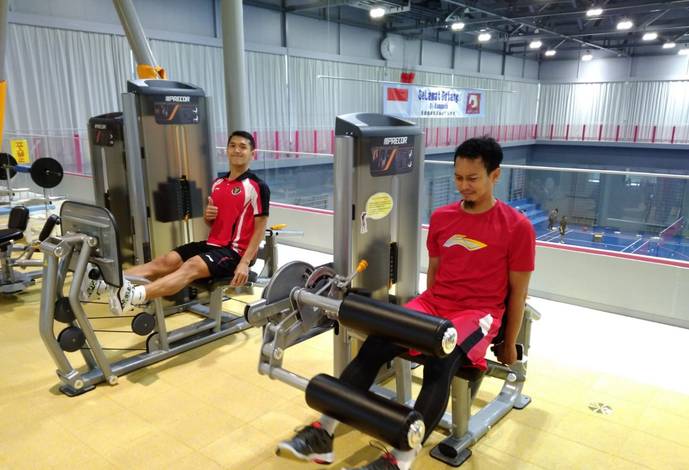 Mohammad Ahsan (kanan) dan Jonatan Christie saat menjalani latihan. (Foto: PP PBSI)