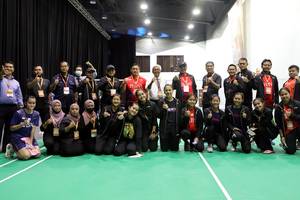 Duta Besar RI untuk Malaysia, Hermono, bersama tim bulu tangkis Indonesia pada BATC 2022 (Humas PP PBSI)
