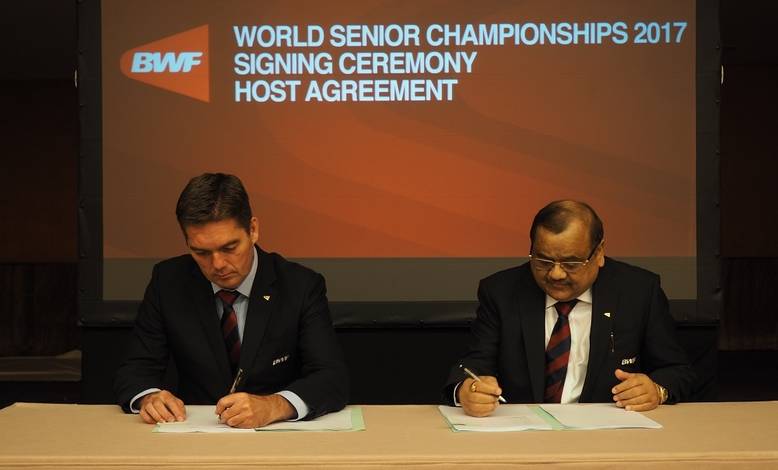 Poul-Erik Høyer (BWF) dan Dr Akhilesh Das Gupta (BAI)