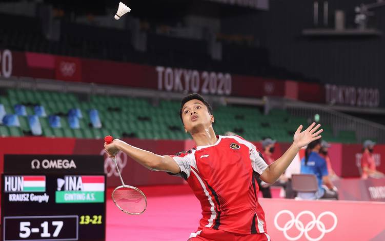 Anthony Sinisuka Ginting (Indonesia) bersiap menyambut pengembalian. (Foto: BADMINTONPHOTO - Yves Lacroix)