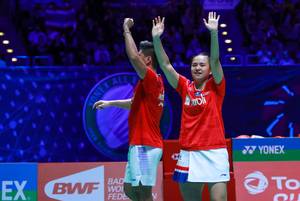 Selebrasi kemenangan Praveen Jordan/Melati Daeva Oktavianti (Indonesia).