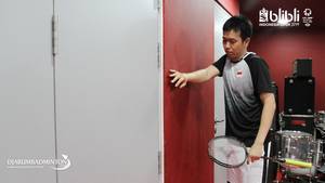 Hendra Setiawan (Indonesia) saat melakukan peregangan sebelum bertanding.