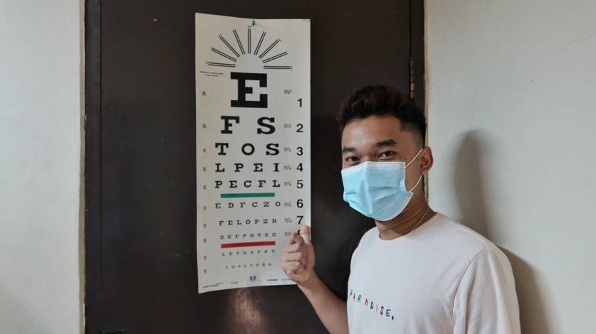 Leo Rolly Carnando (Indonesia) usai menjalani tes pengelihatan. (Foto: PP PBSI)