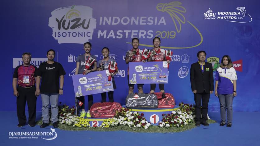 Podium juara ganda putri Yuzu Indonesia Masters 2019 BWF Tour Super 100.