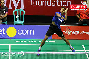 Nur Yahya Ady Velani (Pratama Badminton Academy) mengembalikan shuttlecock.