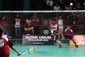 Salah satu laga di Tahap Turnamen Audisi Umum PB Djarum 2023 (Djarum Badminton)
