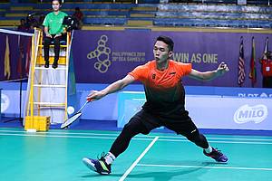 Jonatan Christie (Indonesia) menyambut pengembalian.