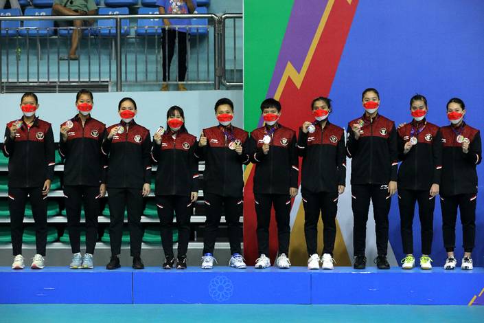 Tim putri Indonesia meraih medali perak cabang olahraga bulu tangkis berunggu putri SEA Games Vietnam 2021 (Humas PP PBSI)