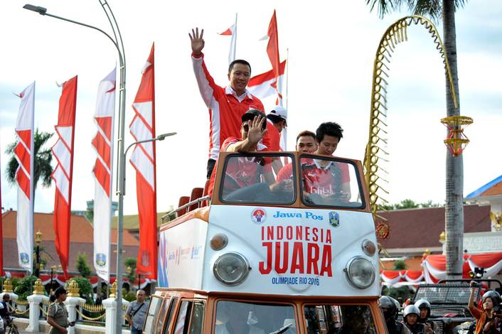 Arak-arakan Pahlawan Olahraga di Surabaya